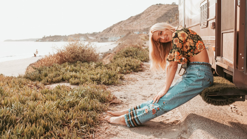 Compre as 17 melhores descobertas de moda de outono inspiradas nos anos 70 que são legais na Califórnia