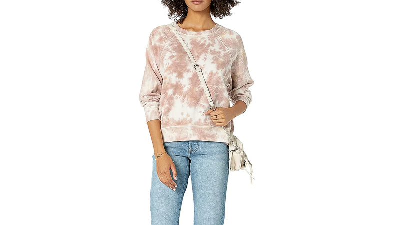 À venda! Este pulôver tie-dye é exatamente o que seu guarda-roupa de inverno precisa