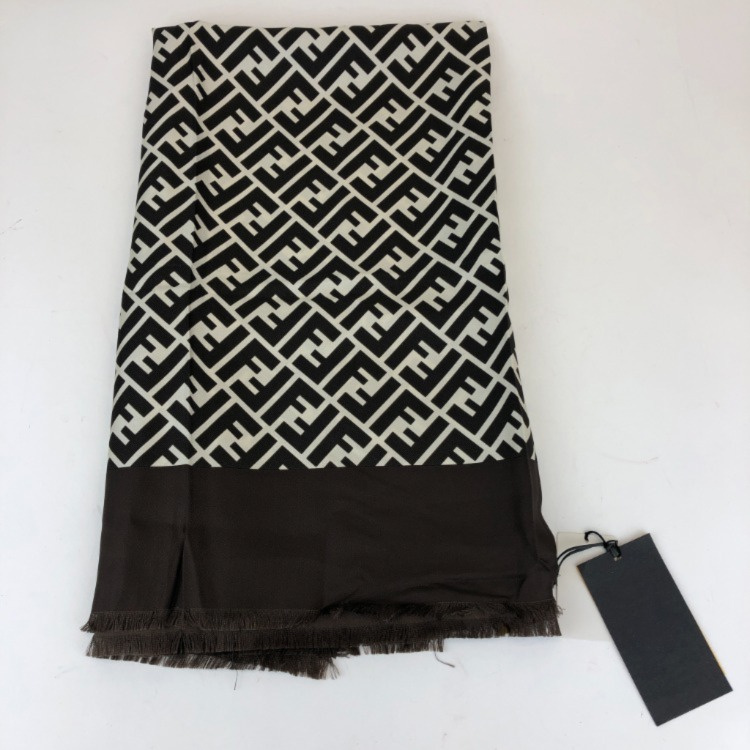   Lenço Fendi