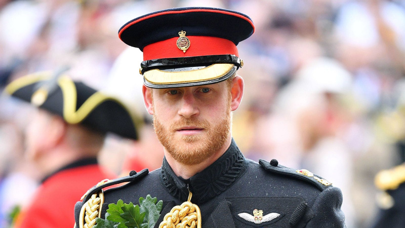 Príncipe Harry's Military Uniform at Queen Elizabeth II's Vigil Did Not Feature His Grandmother's Initials