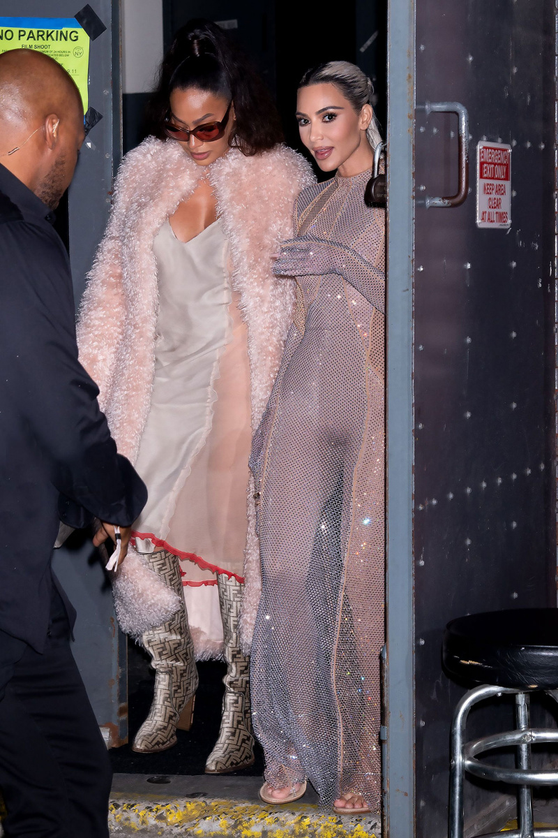 Veja os melhores momentos de celebridades da primavera de NYFW 2023: Kim Kardashian, Maude Apatow, Sarah Jessica Parker e mais