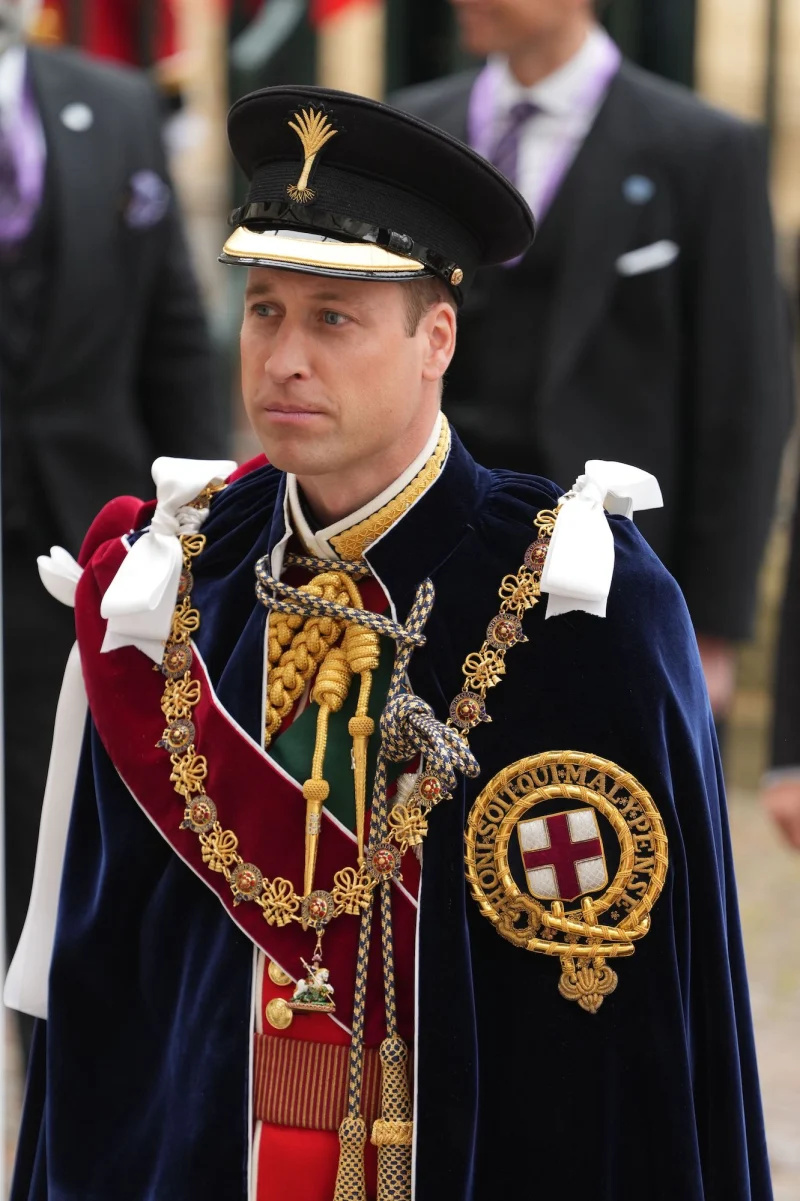   Príncipe William presta homenagem ao rei Charles