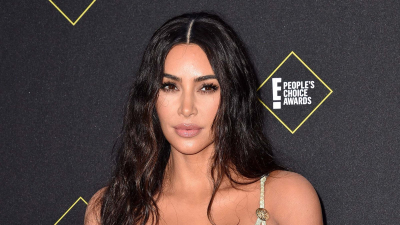 Kim Kardashian recebe 2º procedimento de aperto de pele no estômago: 'Nós só queremos parecer arrebatados'