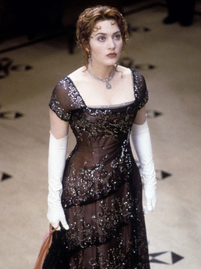   Ninguém conseguia respirar no set do Titanic devido aos espartilhos apertados vestido preto