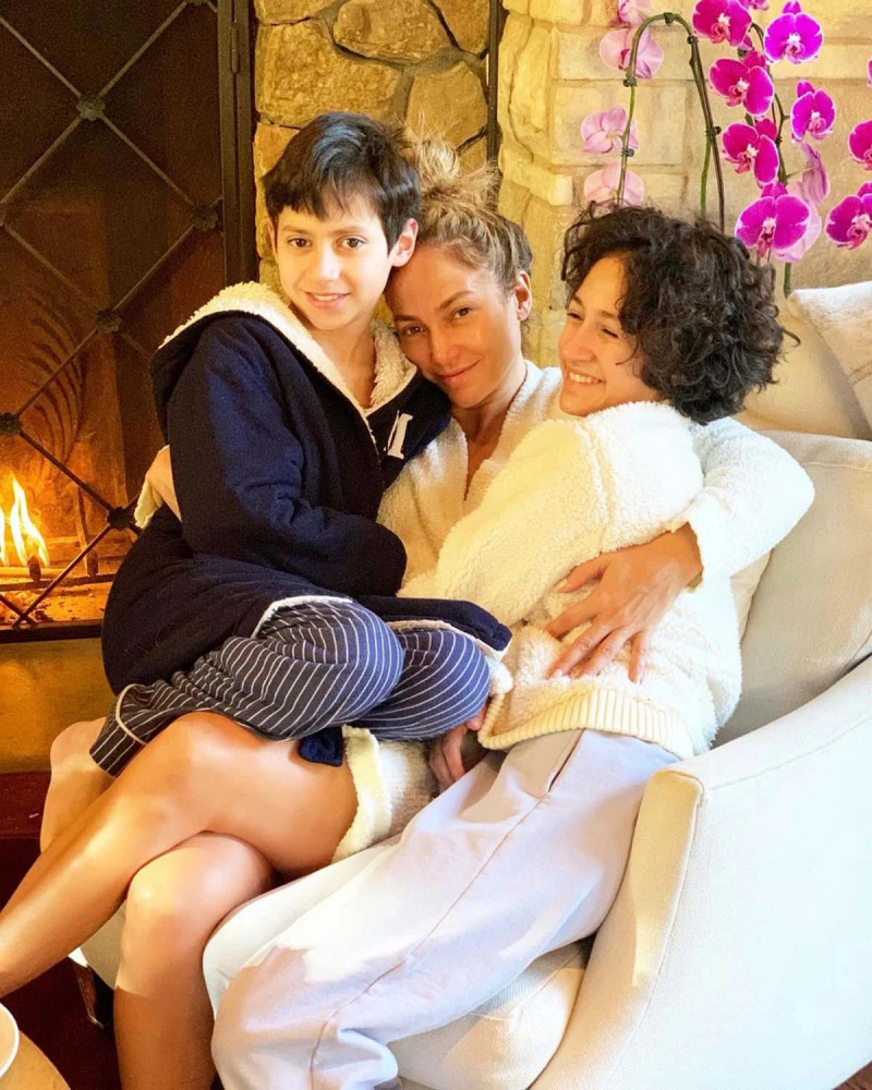   Os melhores momentos de Jennifer Lopez com os gêmeos Emme Maximilian ao longo dos anos