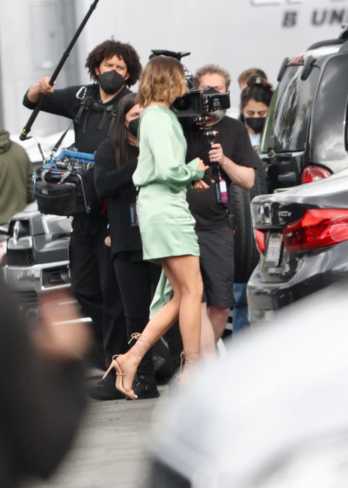 Raquel Leviss chegando na reunião de regras vanderpump