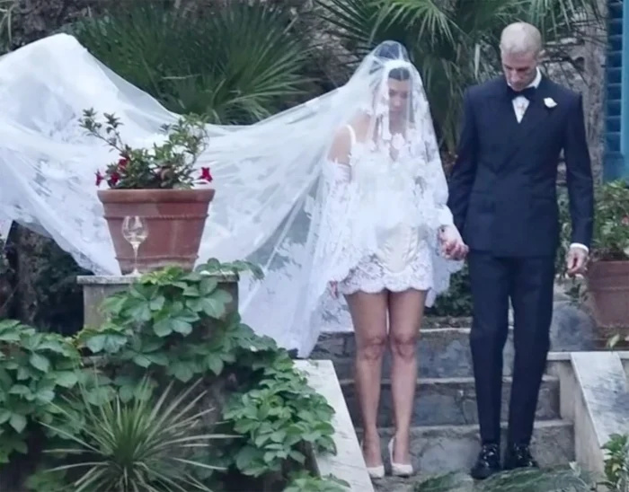  Khloe diz que não't Like Kourt's Wedding Dress wedding veil