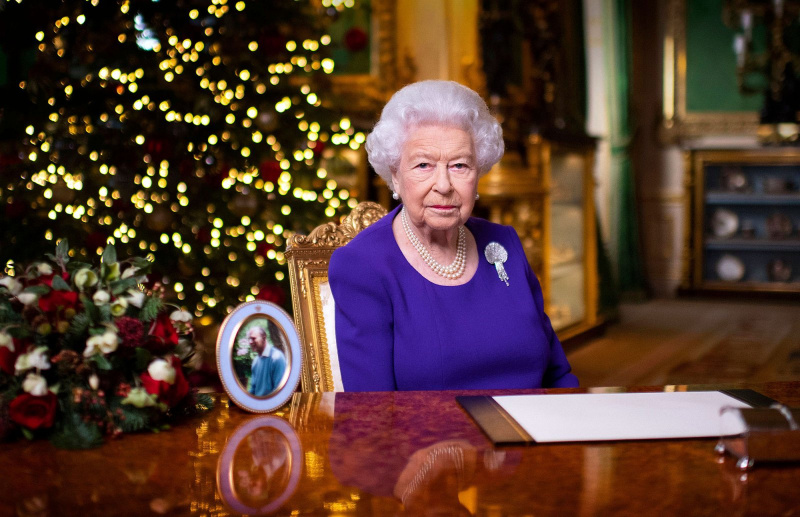 A evolução da rainha Elizabeth II da princesa para o monarca britânico de reinado mais longo