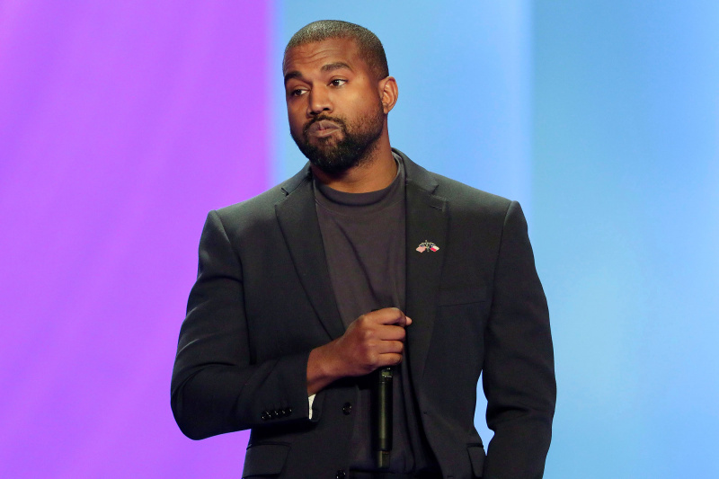  Balenciaga oficialmente corta laços com Kanye West após polêmica