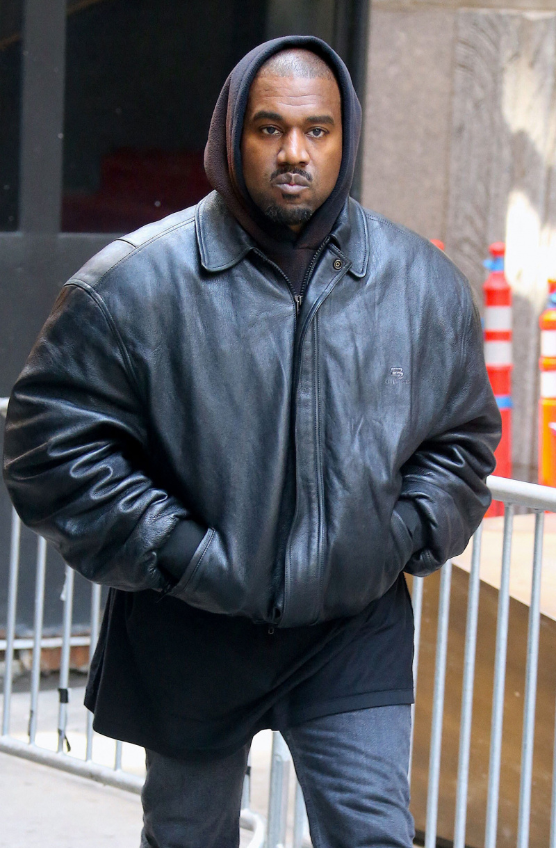   Balenciaga oficialmente corta laços com Kanye West após polêmica 2