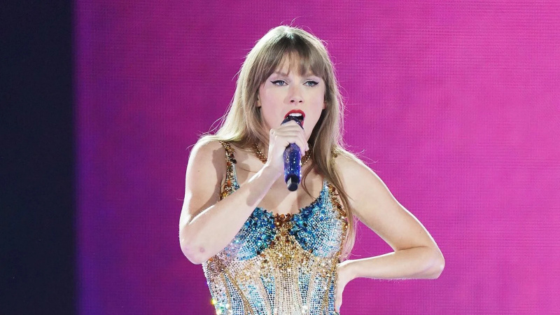   Taylor Swift sofre com defeito no guarda-roupa no palco